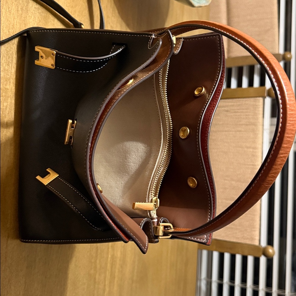 Tory Burch Black Leather Shoulder Bag with Gold Accents - Picture 9 of 14